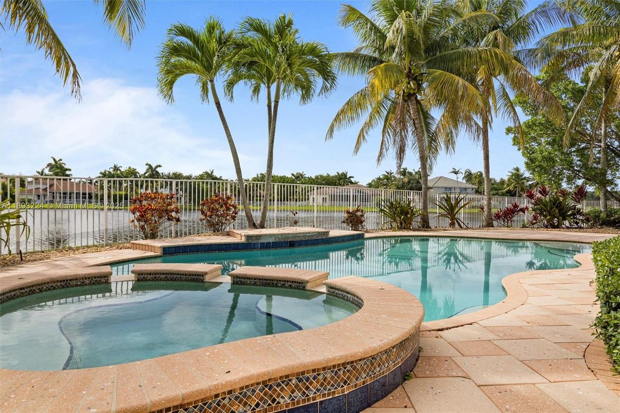 Exterior, Pool, Water