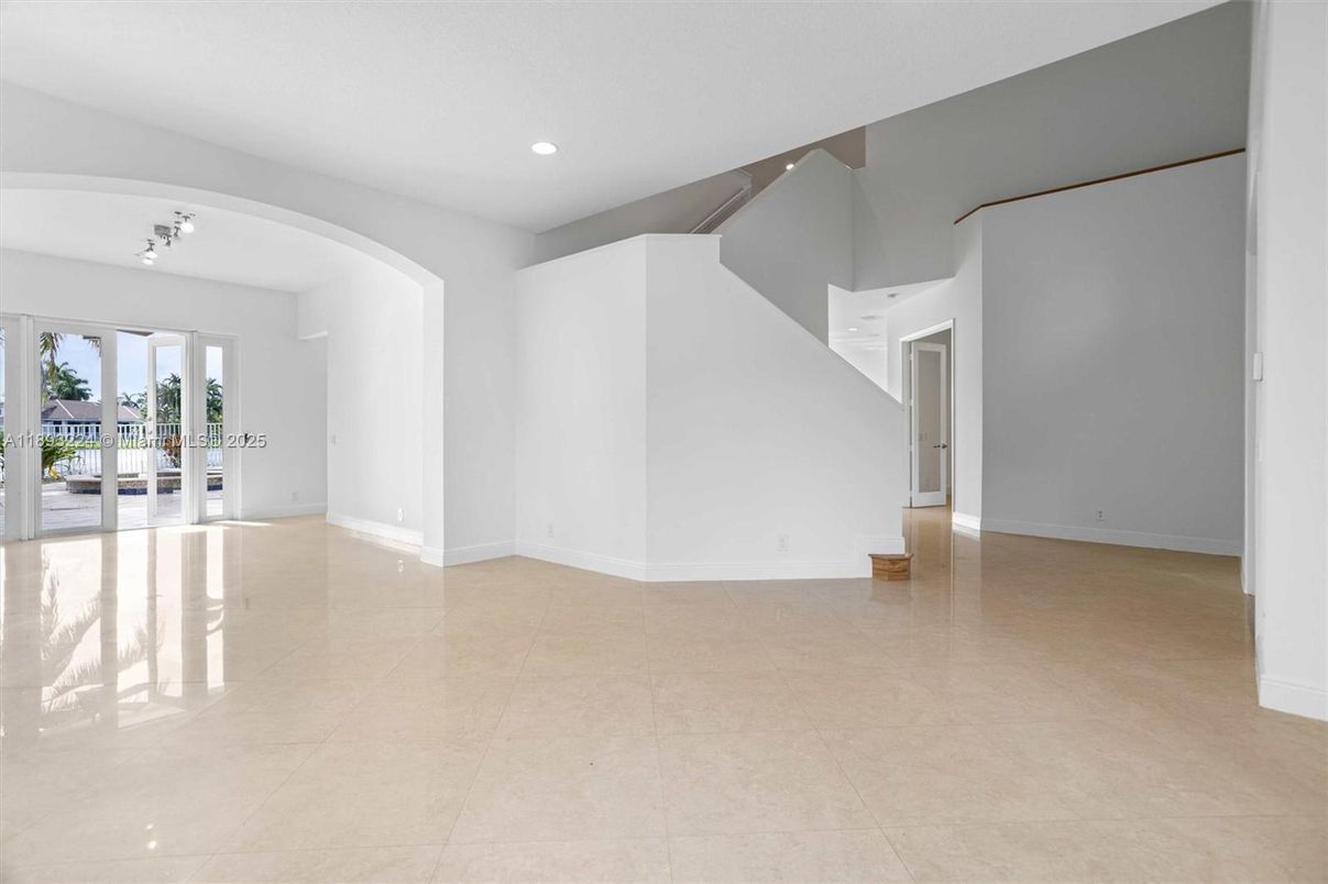 Empty room, Interior, Recessed Lighting