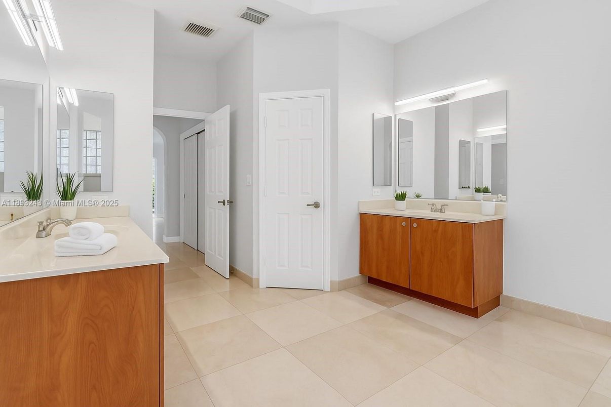 Bathroom, Dual Sink Vanities, Interior