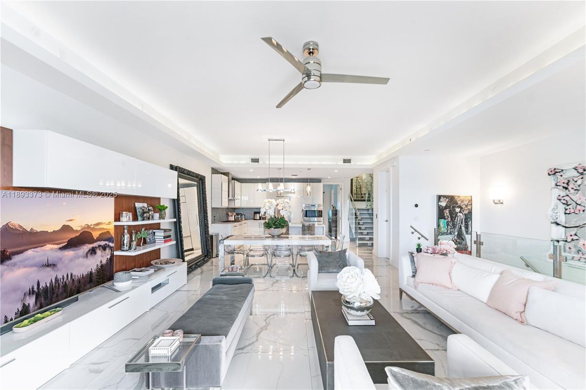 Dining room, Interior, Kitchen, Living room, Pendant Lights, Recessed Lighting, Stainless Steel Appliances