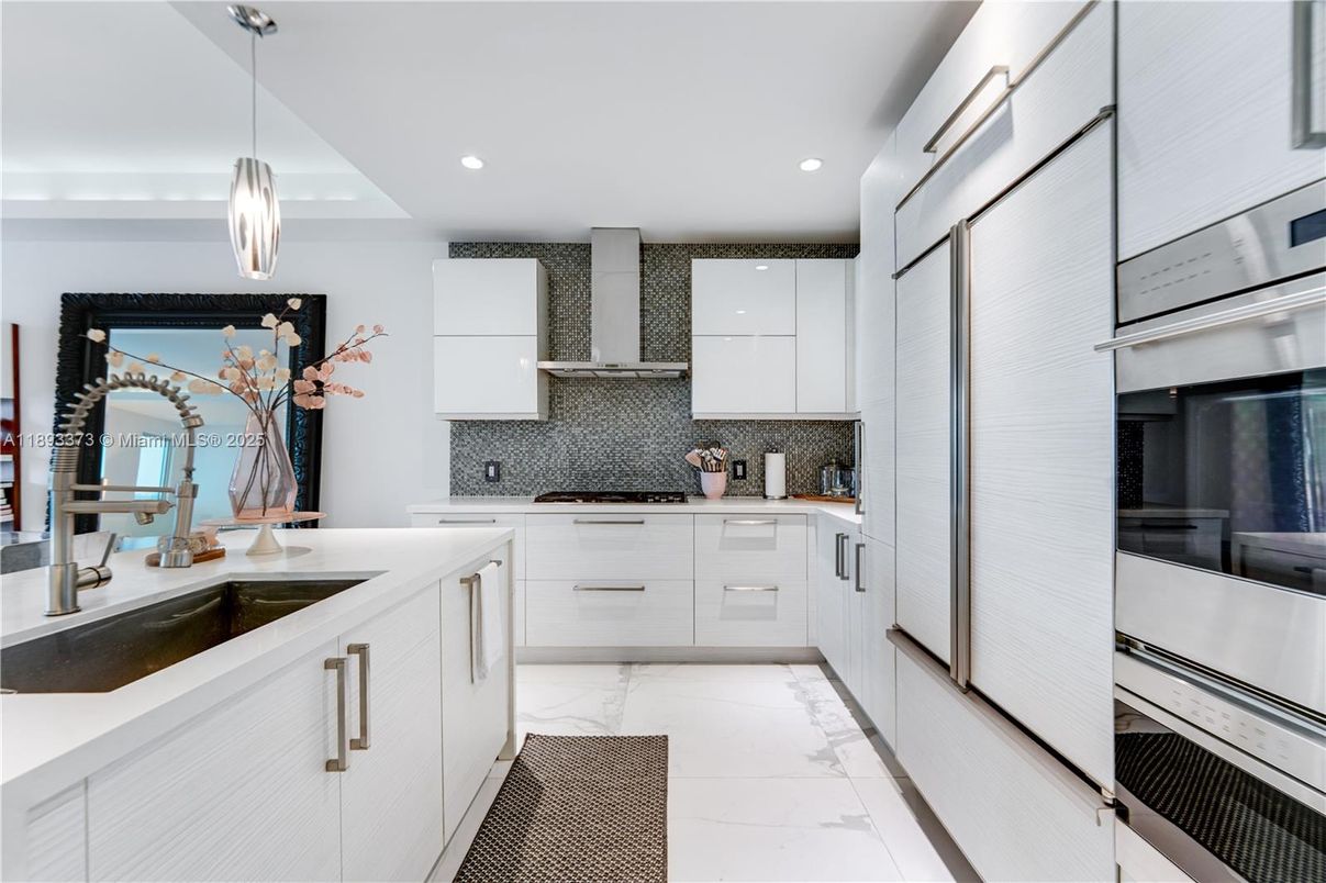 Interior, Kitchen, Marble, Pendant Lights, Recessed Lighting