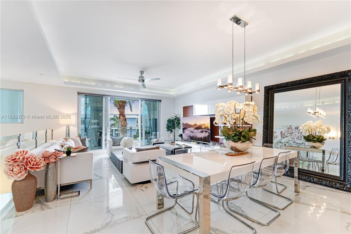 Dining room, Interior, Living room, Marble, Pendant Lights, Recessed Lighting