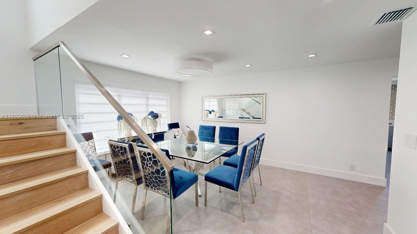 Dining room, Interior, Recessed Lighting