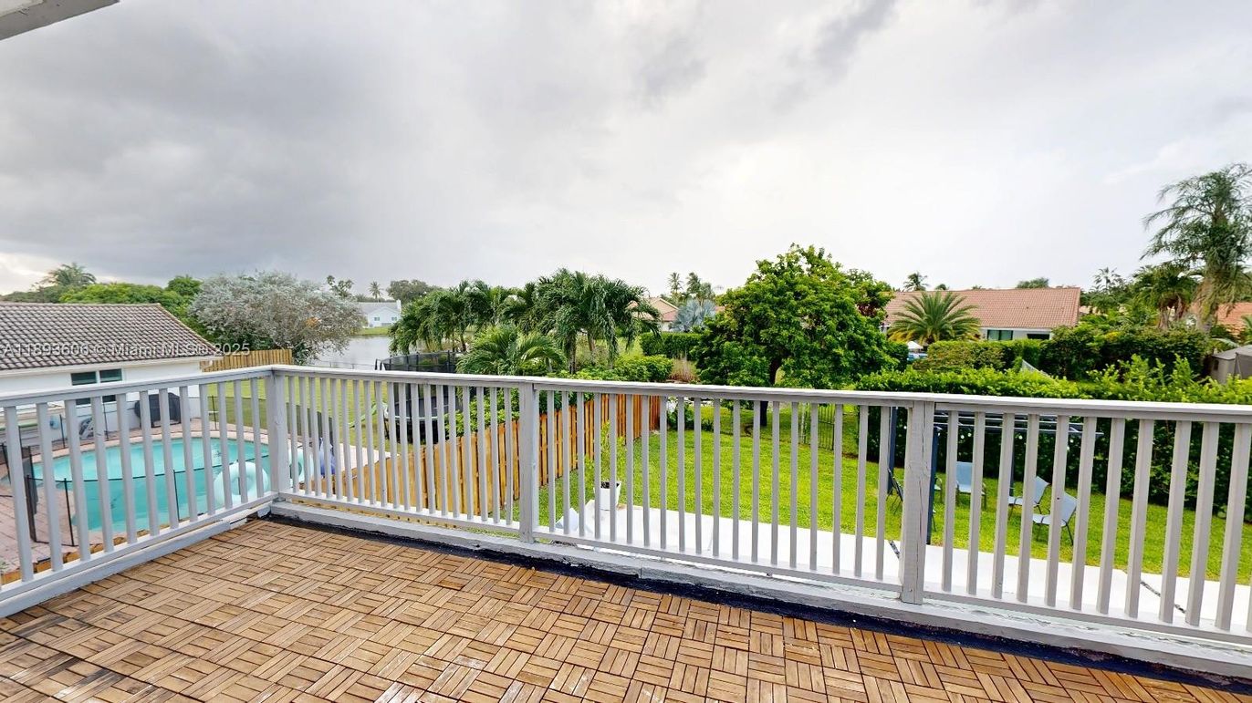 Exterior, Pool, Other