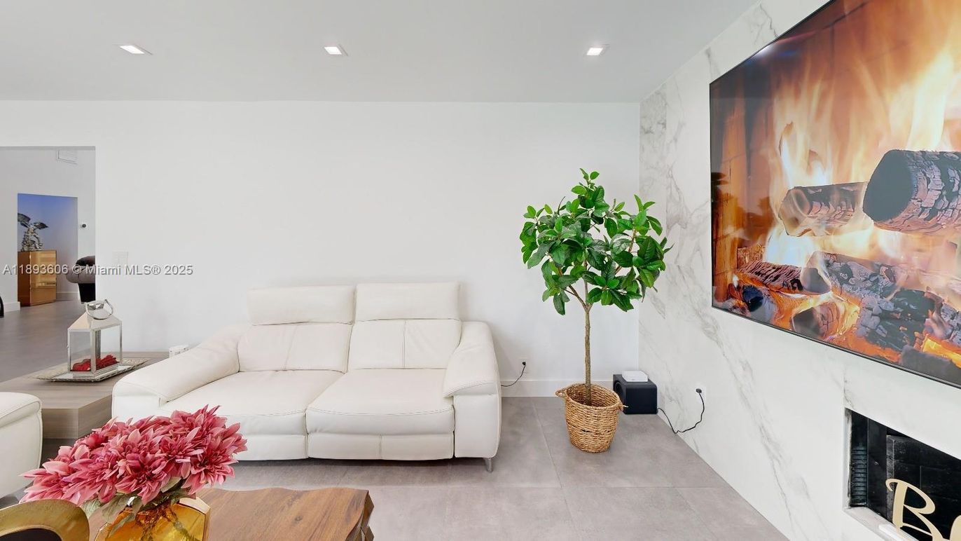 Fireplace, Interior, Recessed Lighting