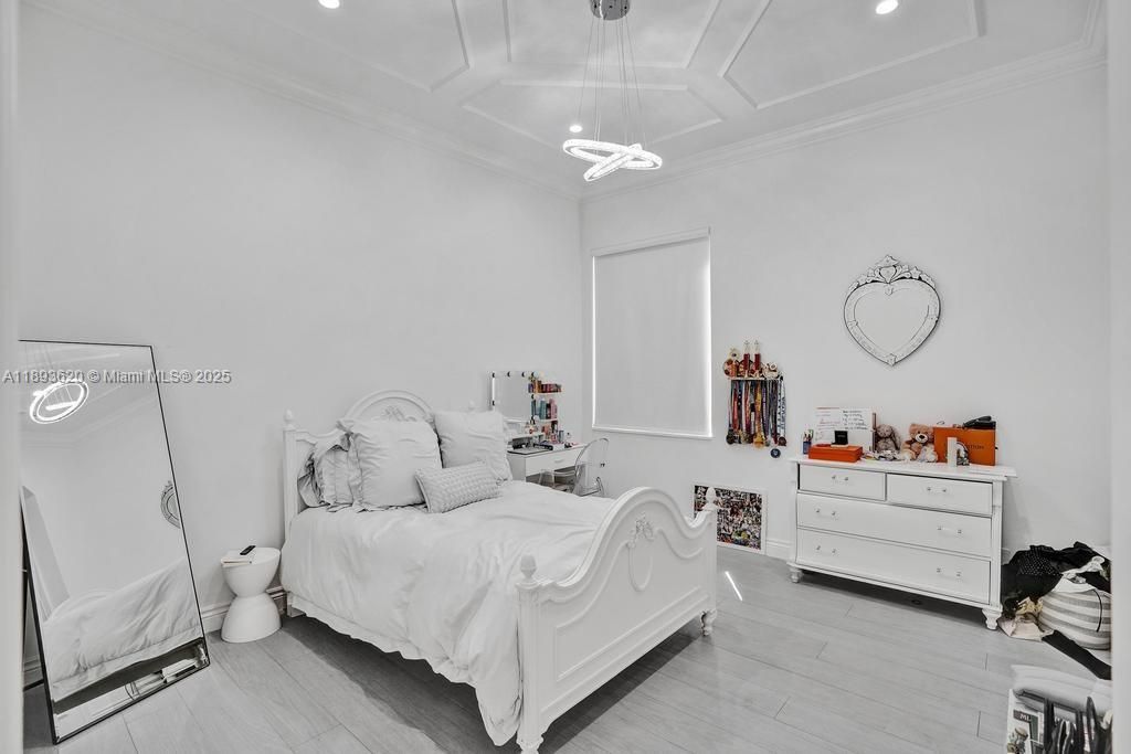 Bedroom, Interior, Pendant Lights, Recessed Lighting, Wood Texture Flooring