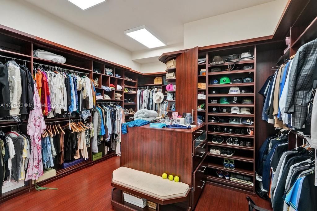 Interior, Walk-in Closets, Wood Texture Flooring