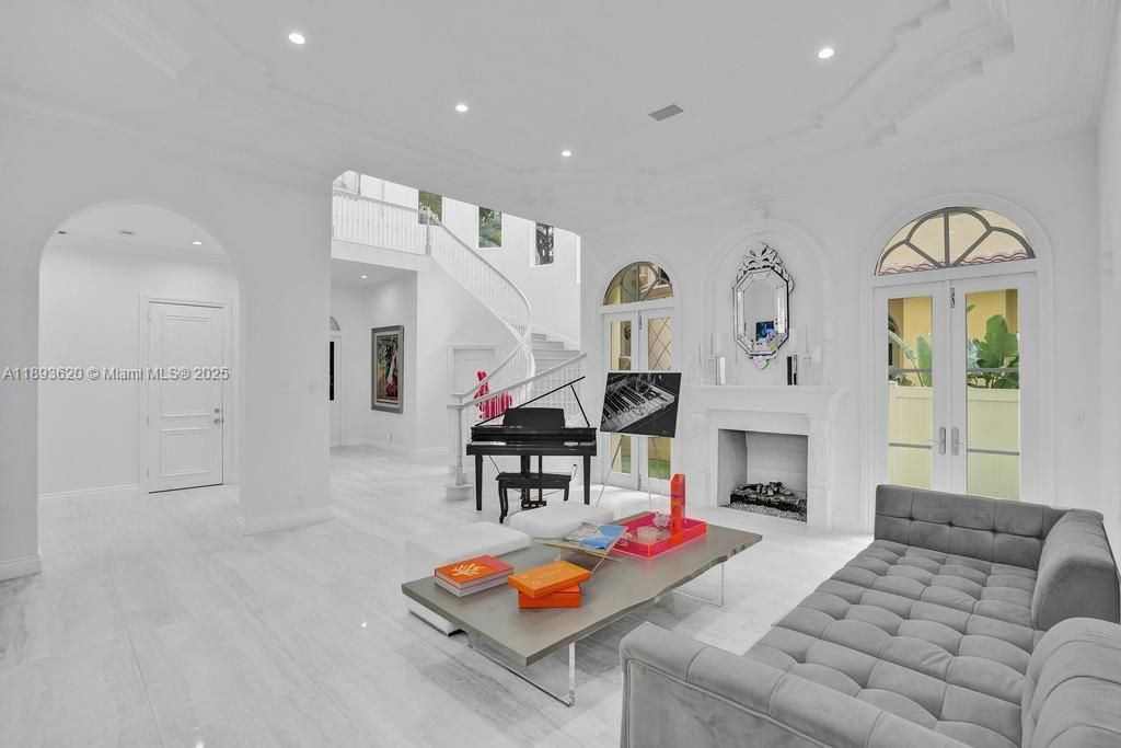 Fireplace, Interior, Living room, Piano, Recessed Lighting