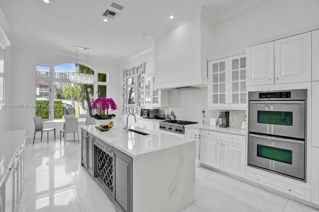 Dining room, Interior, Kitchen, Pendant Lights, Recessed Lighting, Stainless Steel Appliances