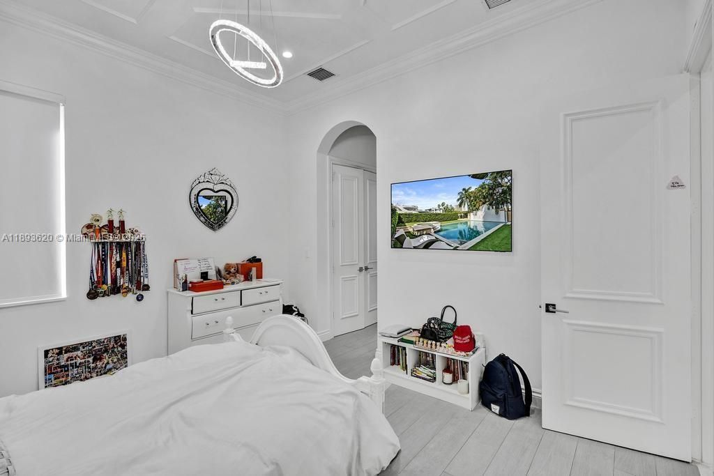 Bedroom, Interior, Pendant Lights, Recessed Lighting, Wood Texture Flooring