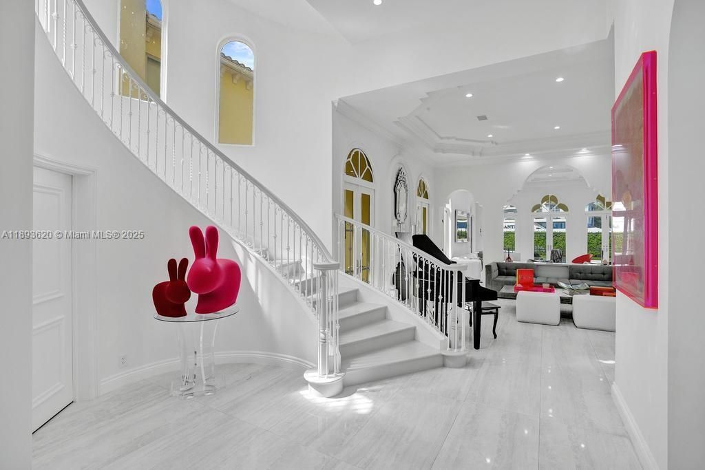 Interior, Living room, Marble, Piano, Recessed Lighting