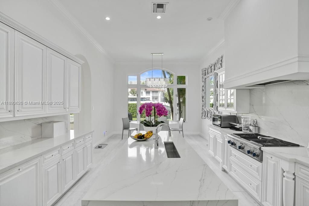 Chandelier, Interior, Kitchen, Marble, Marble Walls, Pendant Lights, Recessed Lighting