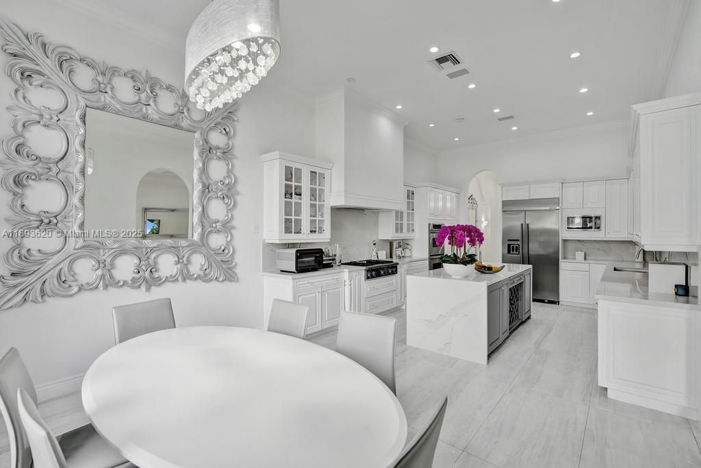 Chandelier, Dining room, Interior, Kitchen, Recessed Lighting, Stainless Steel Appliances