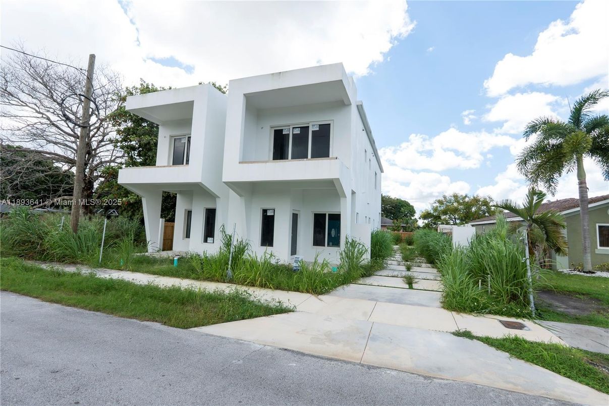Backyard, Exterior, Facade, Modern