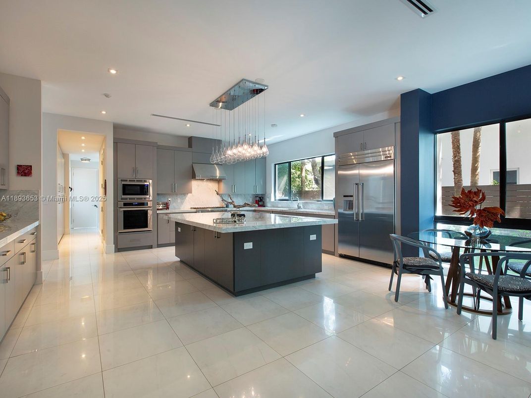 Dining room, Interior, Kitchen, Pendant Lights, Recessed Lighting, Stainless Steel Appliances