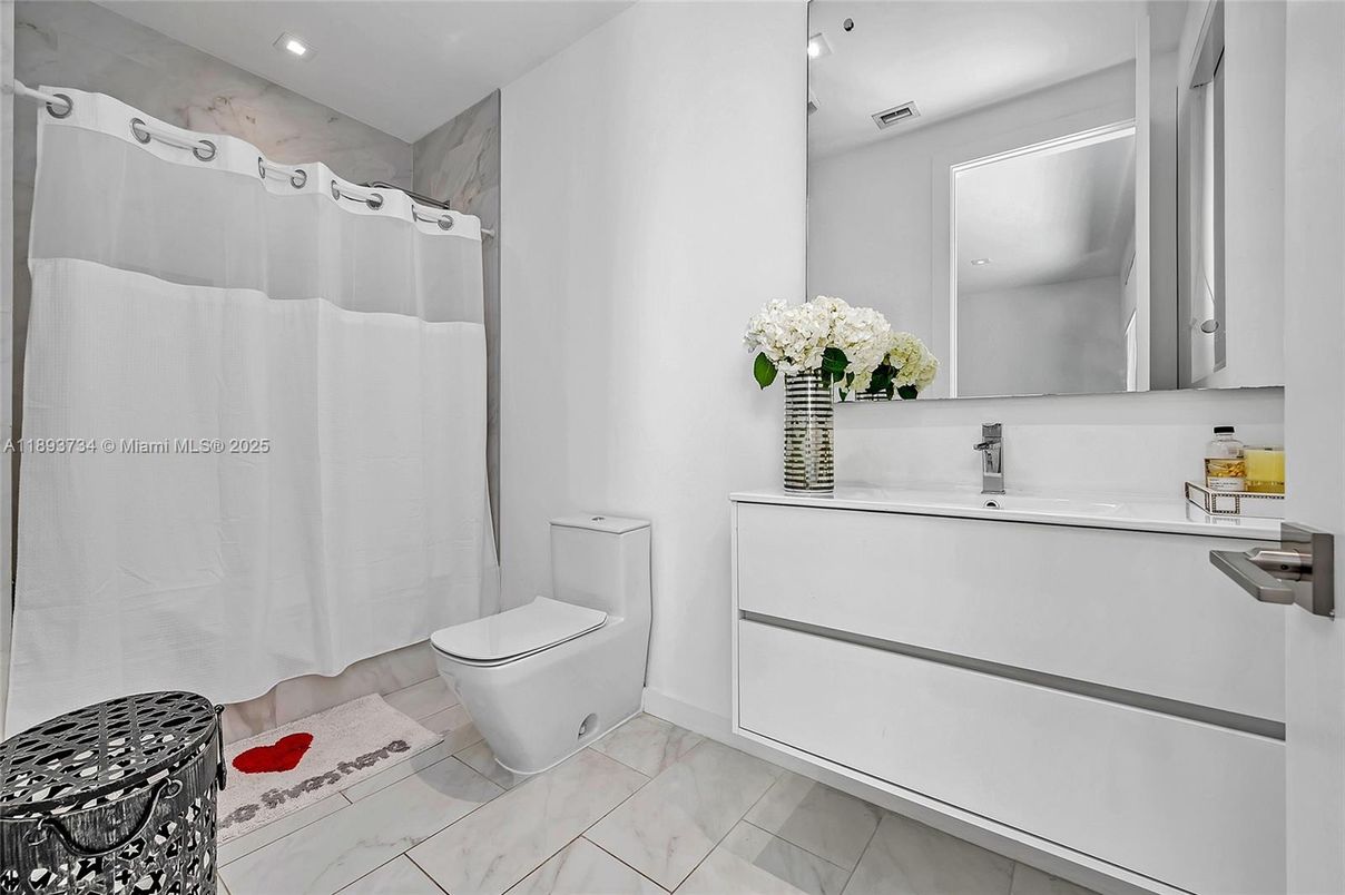 Bathroom, Interior, Marble, Recessed Lighting