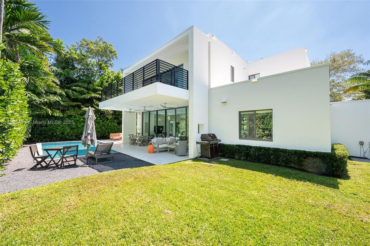 Backyard, Exterior, Pool