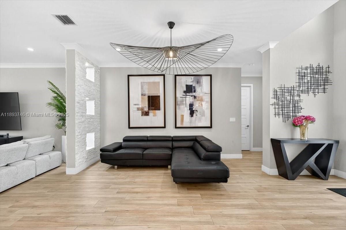 Interior, Living room, Pendant Lights, Recessed Lighting, Wood Texture Flooring