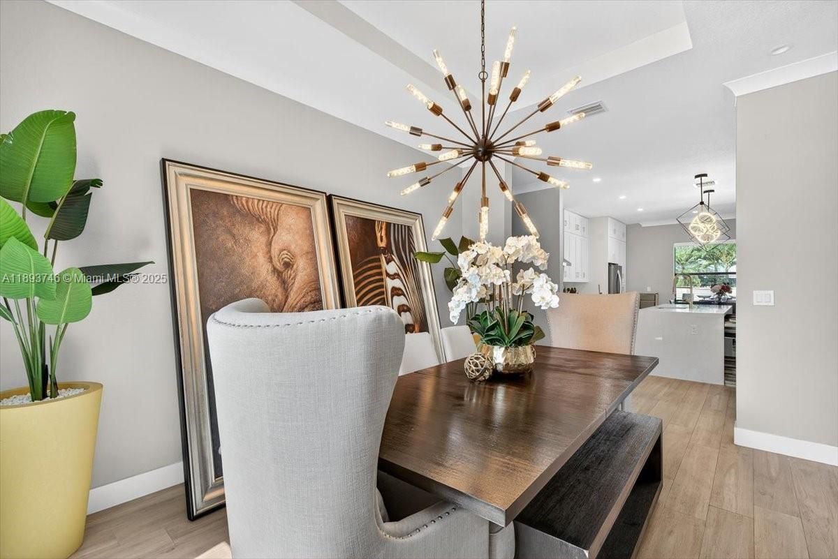 Dining room, Interior, Kitchen, Pendant Lights, Recessed Lighting, Wood Texture Flooring