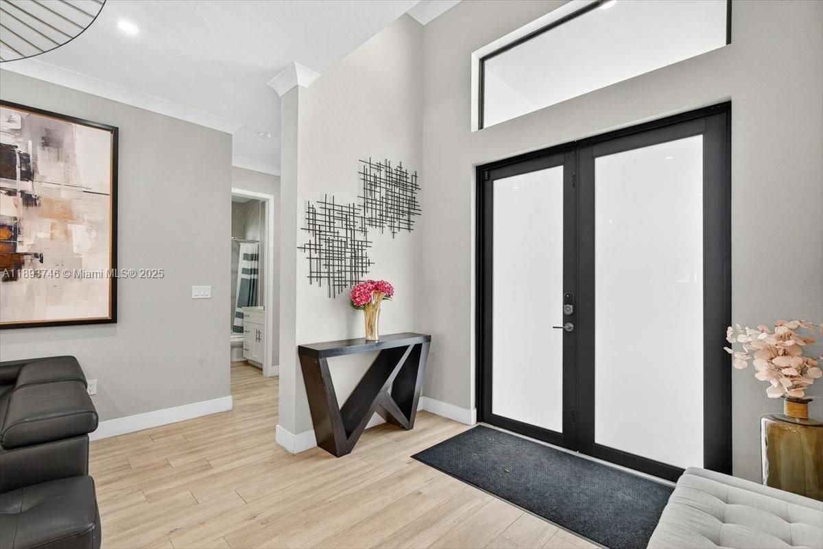 Interior, Recessed Lighting, Wood Texture Flooring