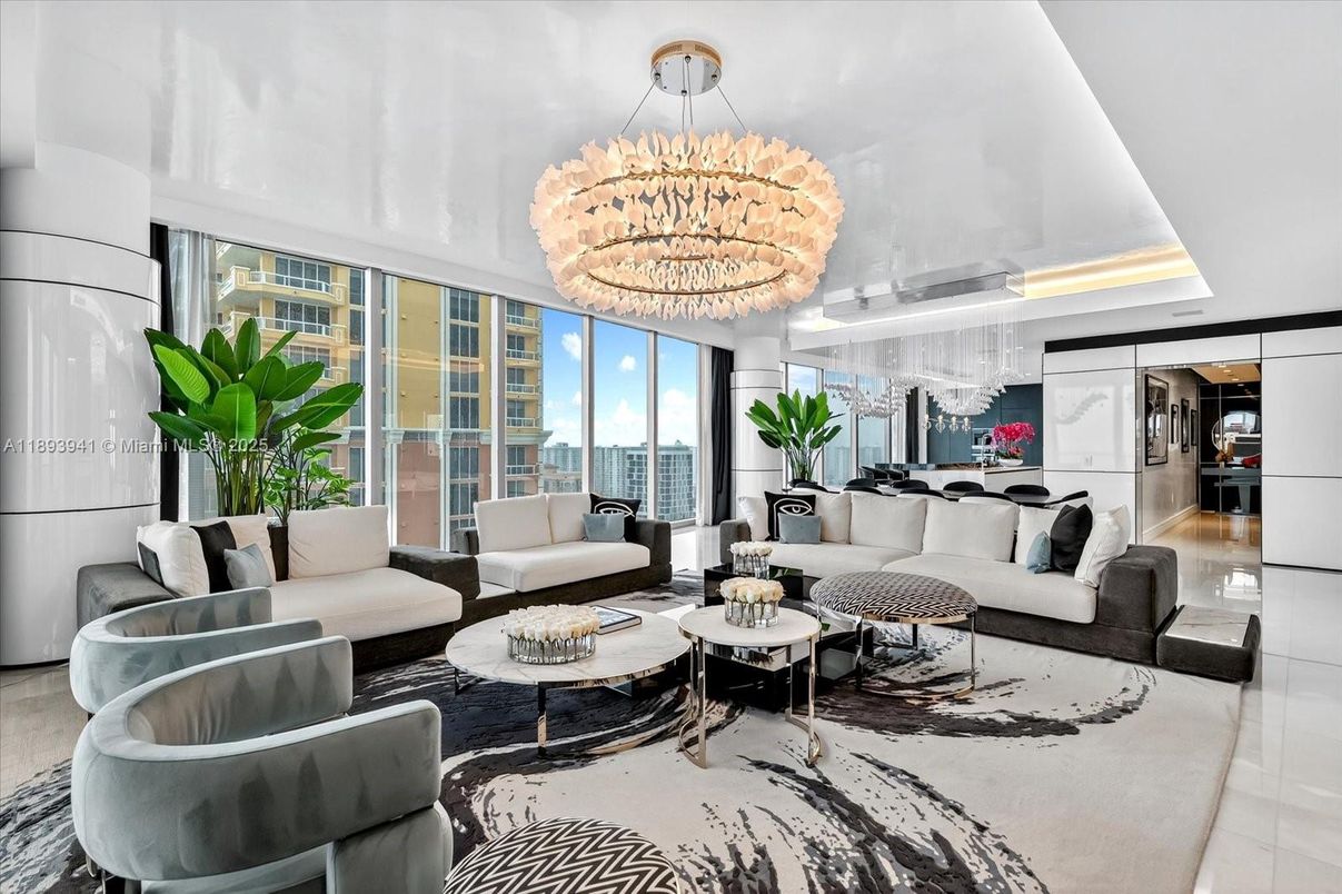 Chandelier, Dining room, Interior, Living room, Pendant Lights