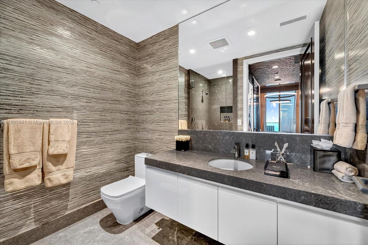 Bathroom, Interior, Recessed Lighting