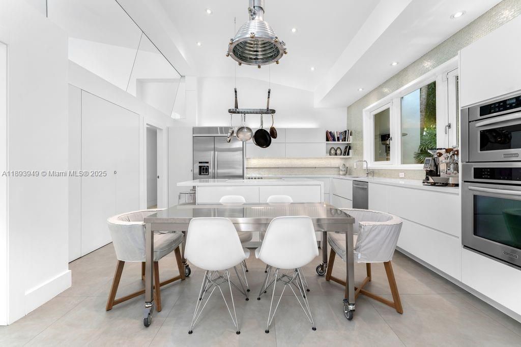Dining room, Interior, Kitchen, Pendant Lights, Recessed Lighting, Stainless Steel Appliances