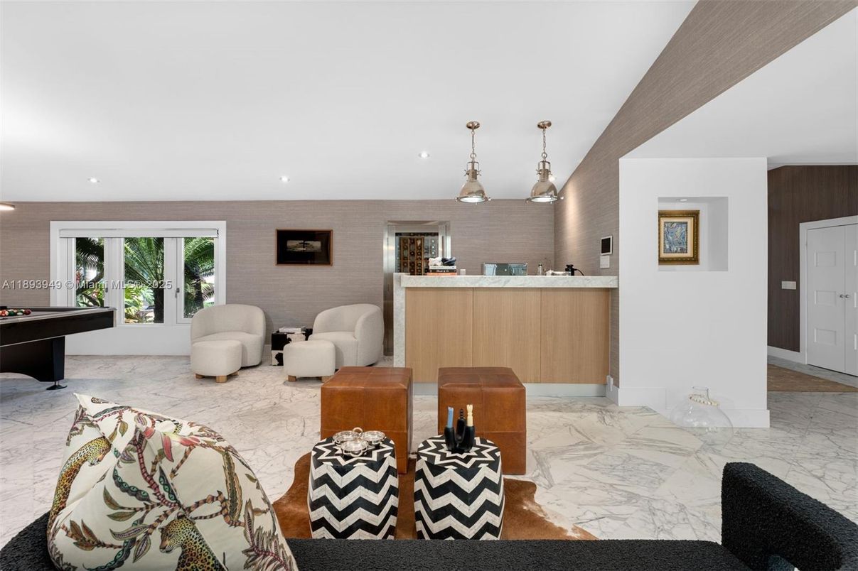 Interior, Living room, Marble, Pendant Lights, Recessed Lighting