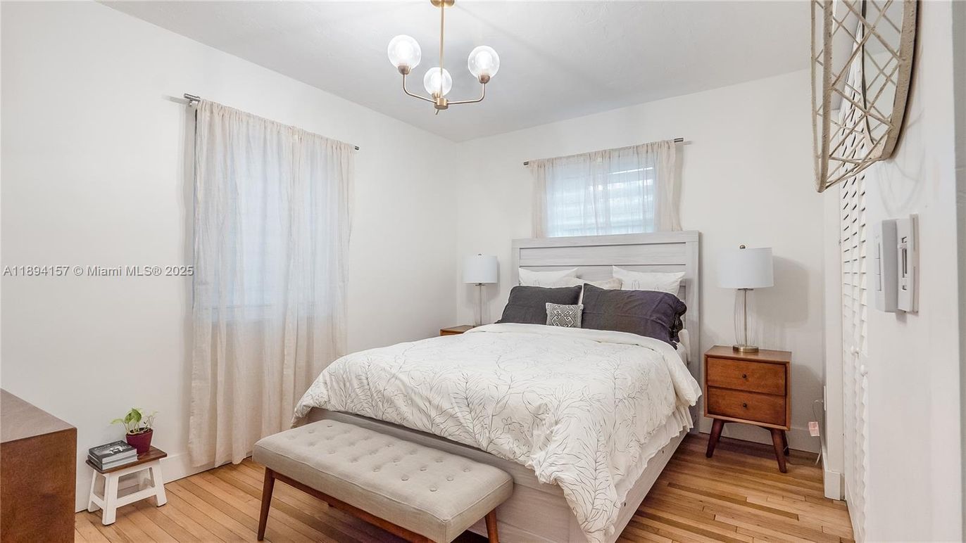 Bedroom, Interior, Pendant Lights, Wood Texture Flooring