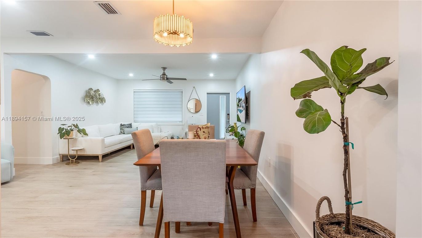 Dining room, Interior, Living room, Pendant Lights, Recessed Lighting, Wood Texture Flooring