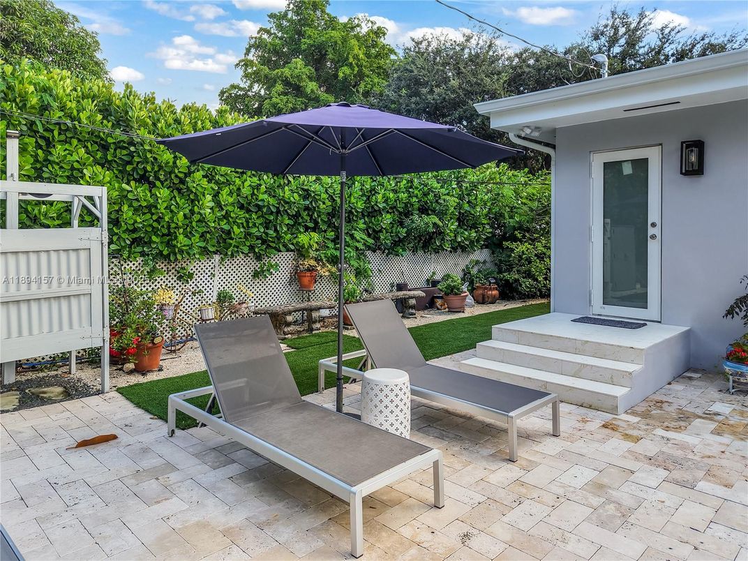 Backyard, Exterior