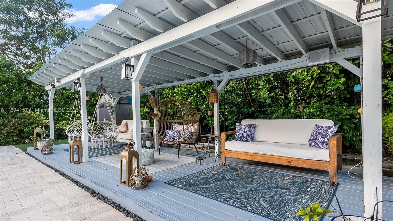 Exterior, Hot Tub
