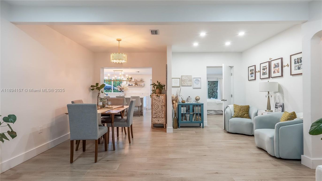 Chandelier, Dining room, Interior, Pendant Lights, Recessed Lighting, Wood Texture Flooring