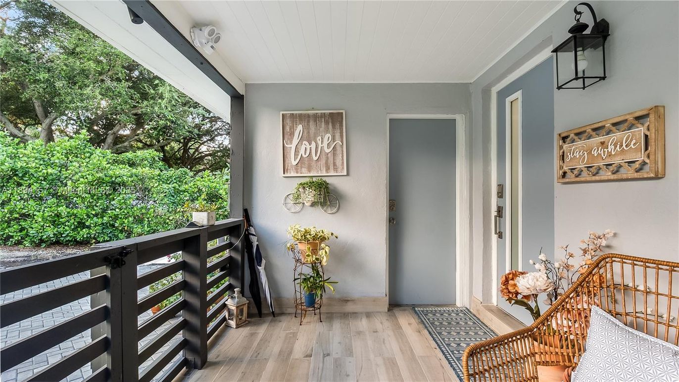 Exterior, Wood Texture Flooring
