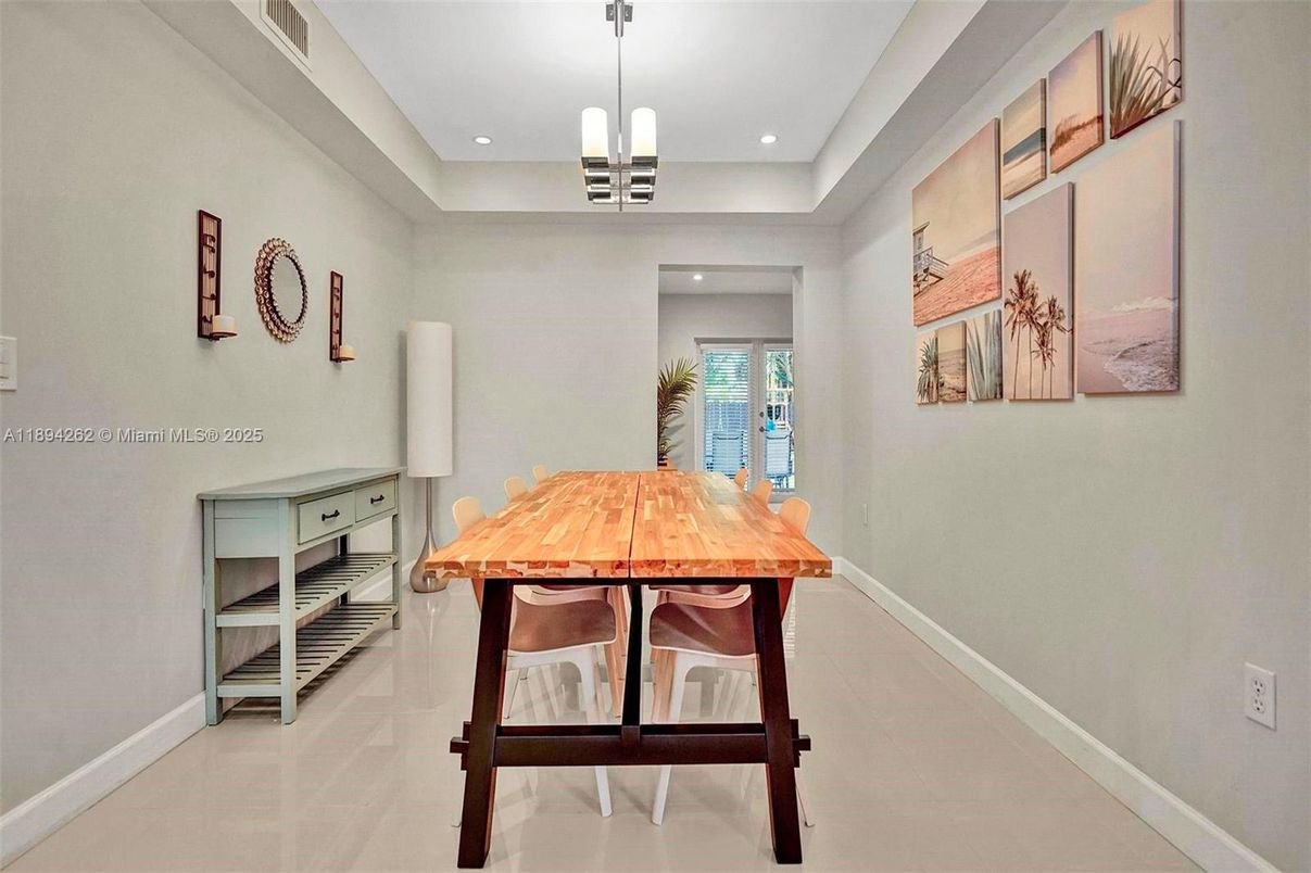 Dining room, Interior, Pendant Lights, Recessed Lighting