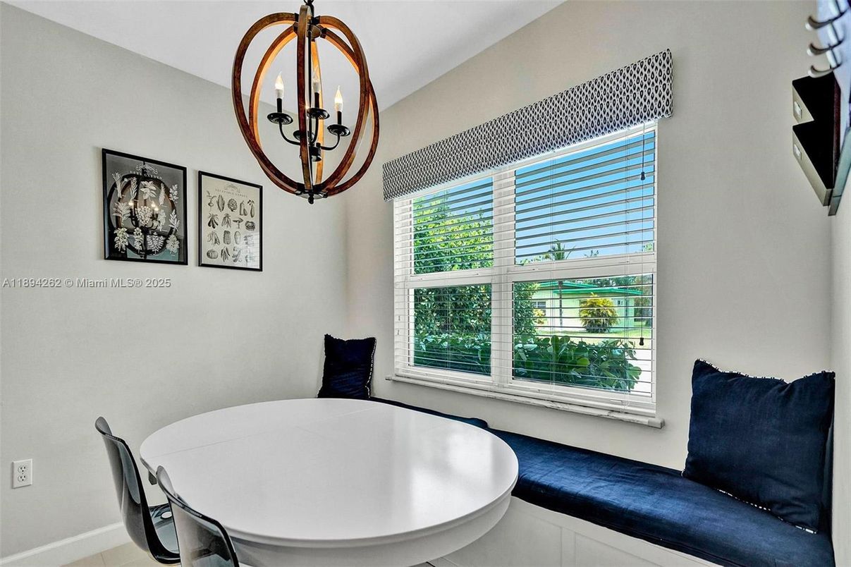Chandelier, Dining room, Interior