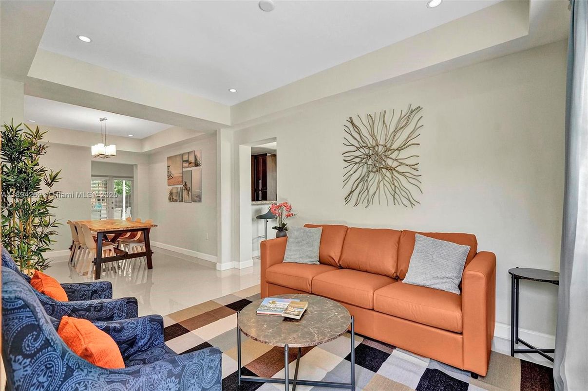 Chandelier, Dining room, Interior, Living room, Pendant Lights, Recessed Lighting