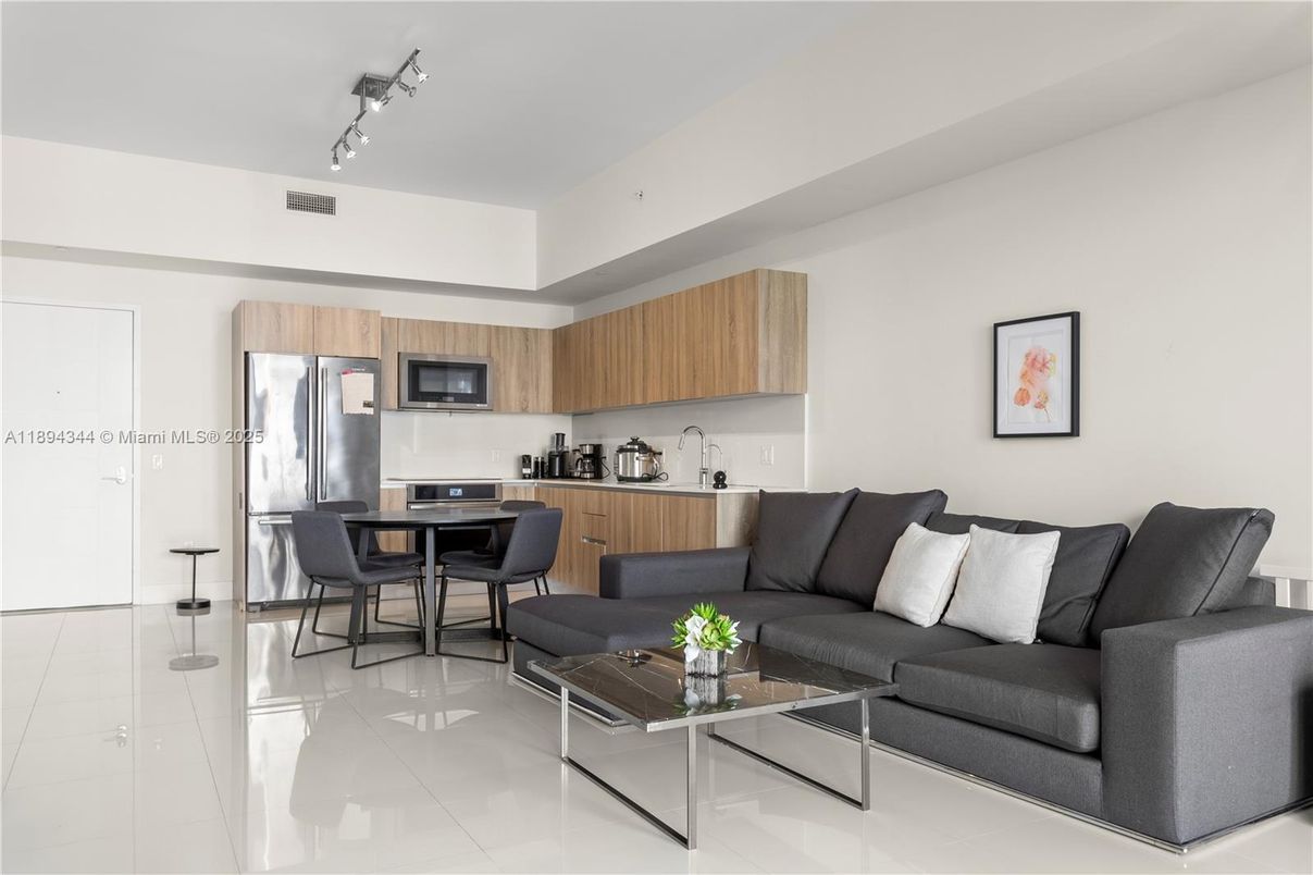 Dining room, Interior, Kitchen, Living room, Stainless Steel Appliances