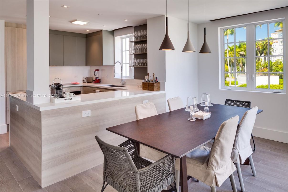 Dining room, Interior, Kitchen, Pendant Lights, Recessed Lighting, Wood Texture Flooring