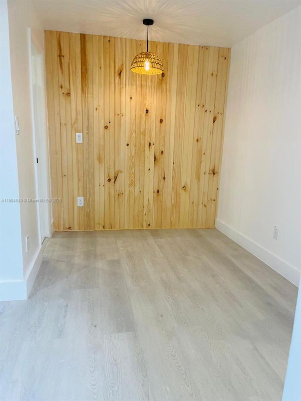Empty room, Interior, Pendant Lights, Wood Texture Flooring, Wooden Walls