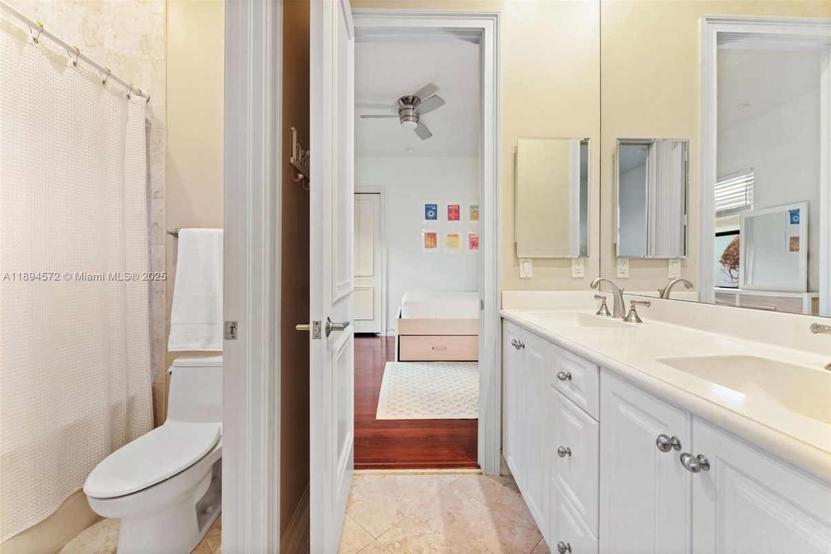Bathroom, Dual Sink Vanities, Interior