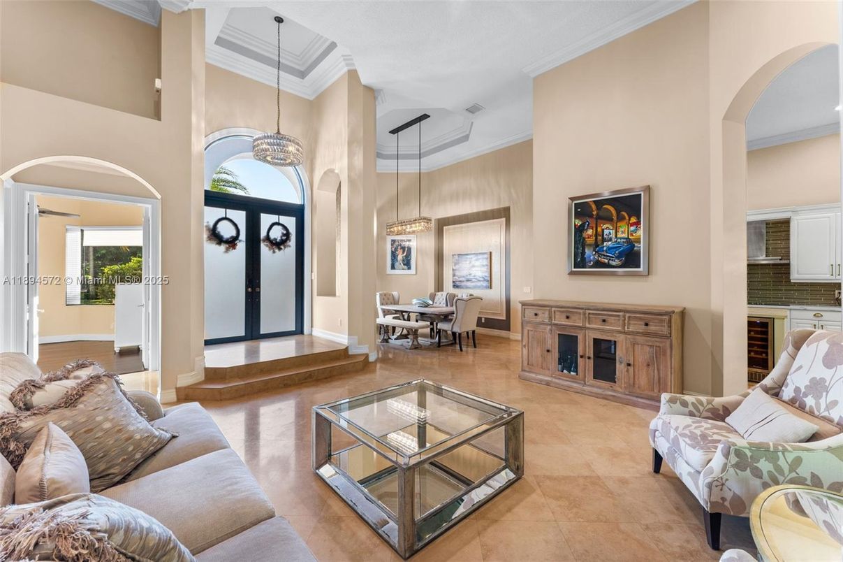 Chandelier, Dining room, Interior, Living room, Pendant Lights