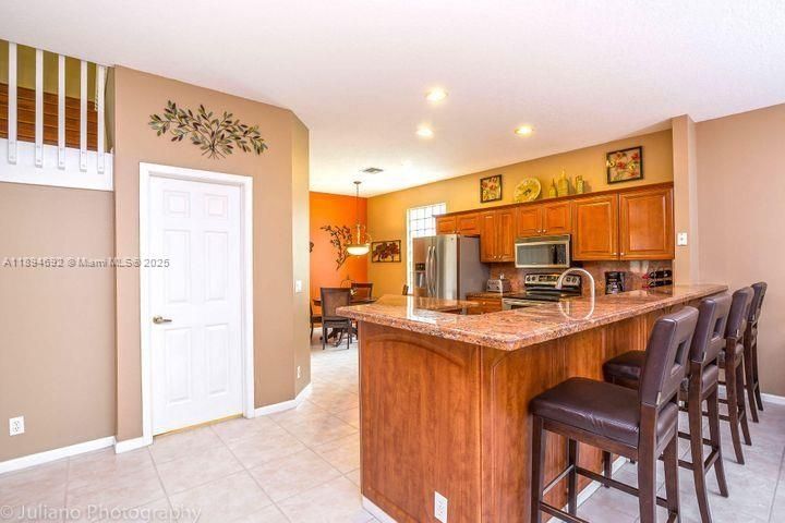 Dining room, Interior, Kitchen, Pendant Lights, Recessed Lighting, Stainless Steel Appliances