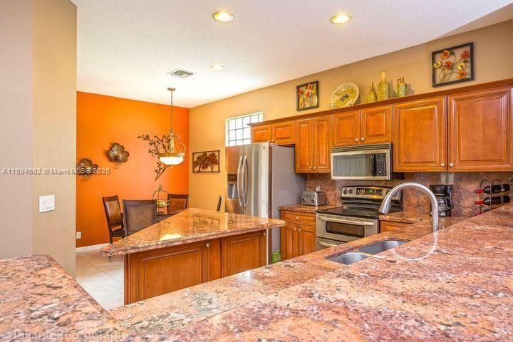 Dining room, Interior, Kitchen, Pendant Lights, Recessed Lighting, Stainless Steel Appliances
