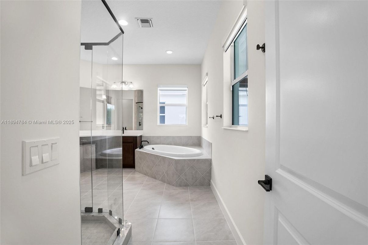 Bathroom, Glass Shower, Interior, Pendant Lights, Recessed Lighting