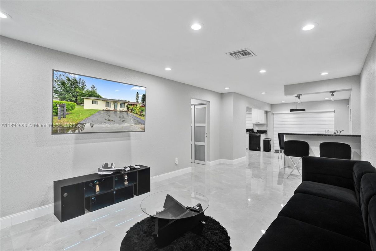Dining room, Interior, Living room, Recessed Lighting