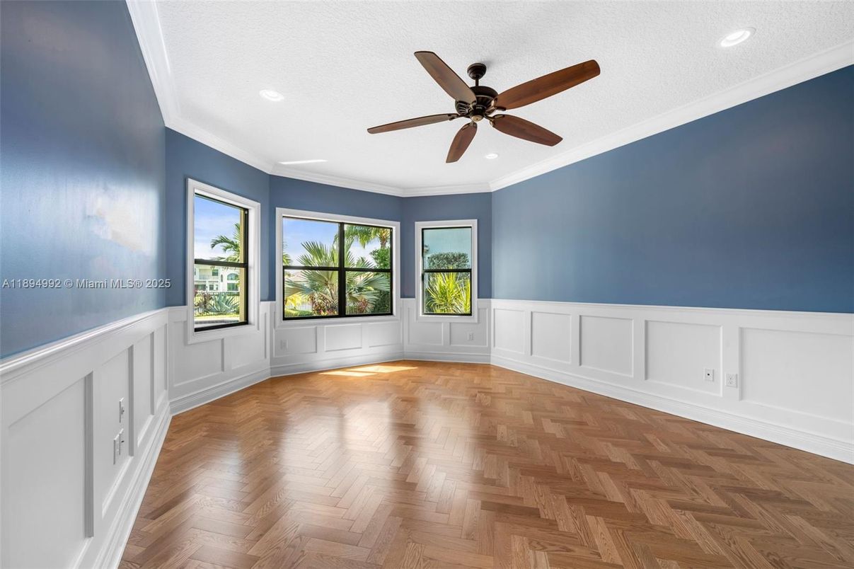 Empty room, Interior, Recessed Lighting, Wood Texture Flooring