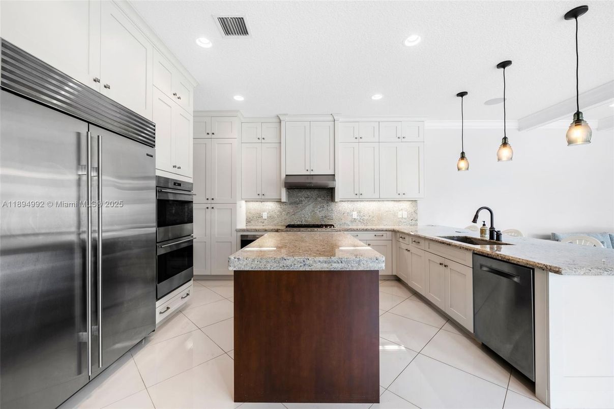 Interior, Kitchen, Pendant Lights, Recessed Lighting, Stainless Steel Appliances