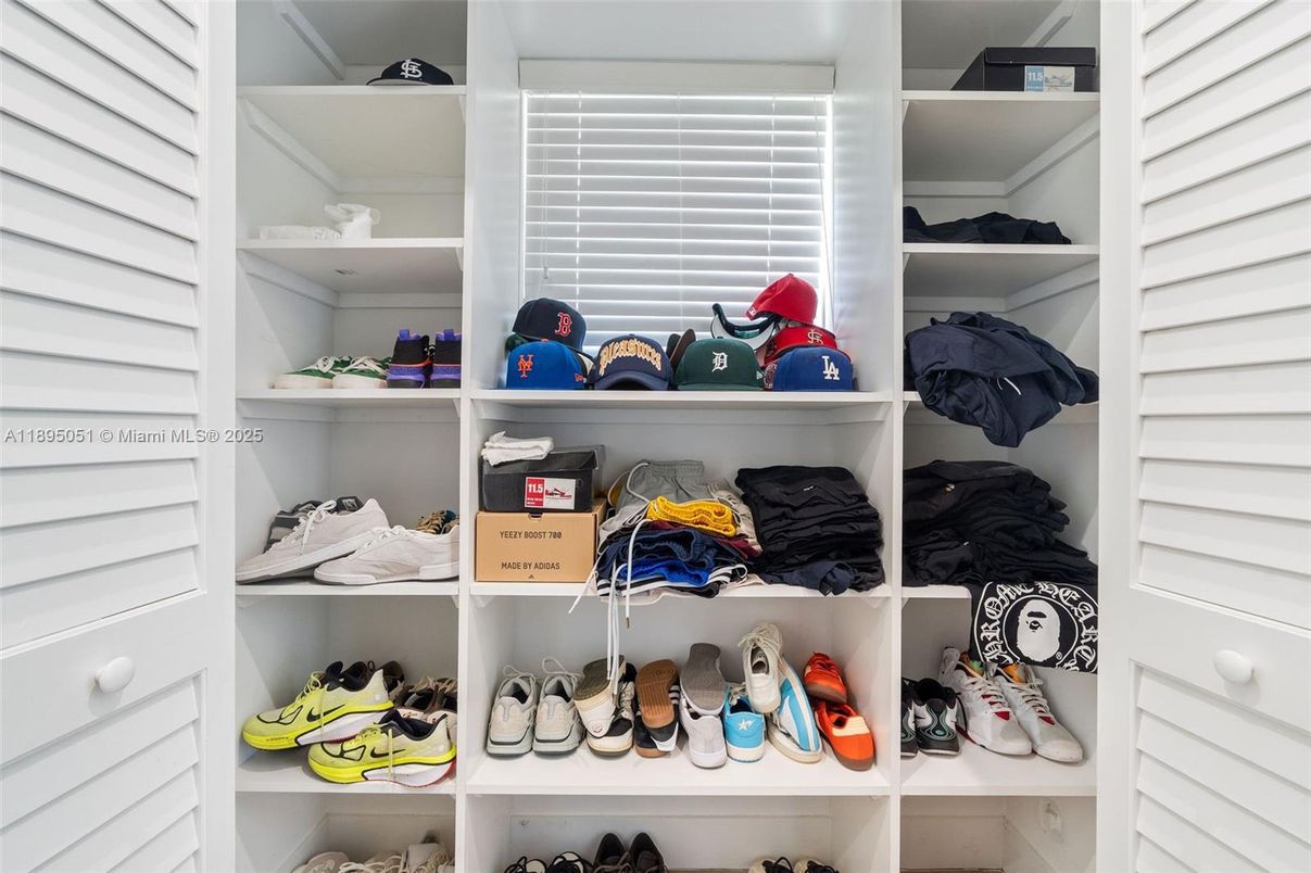 Bathroom, Interior, Recessed Lighting, Walk-in Closets