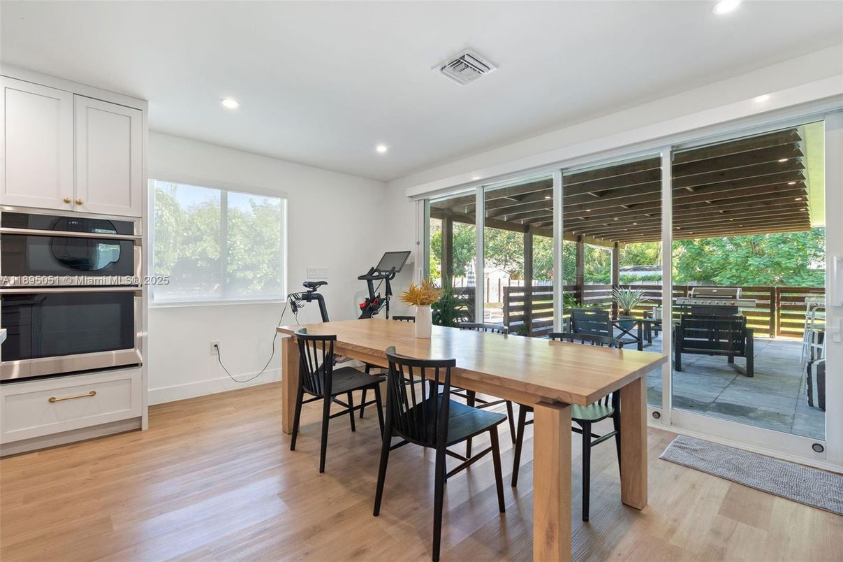 Dining room, Fitness Equipment, Interior, Recessed Lighting, Wood Texture Flooring